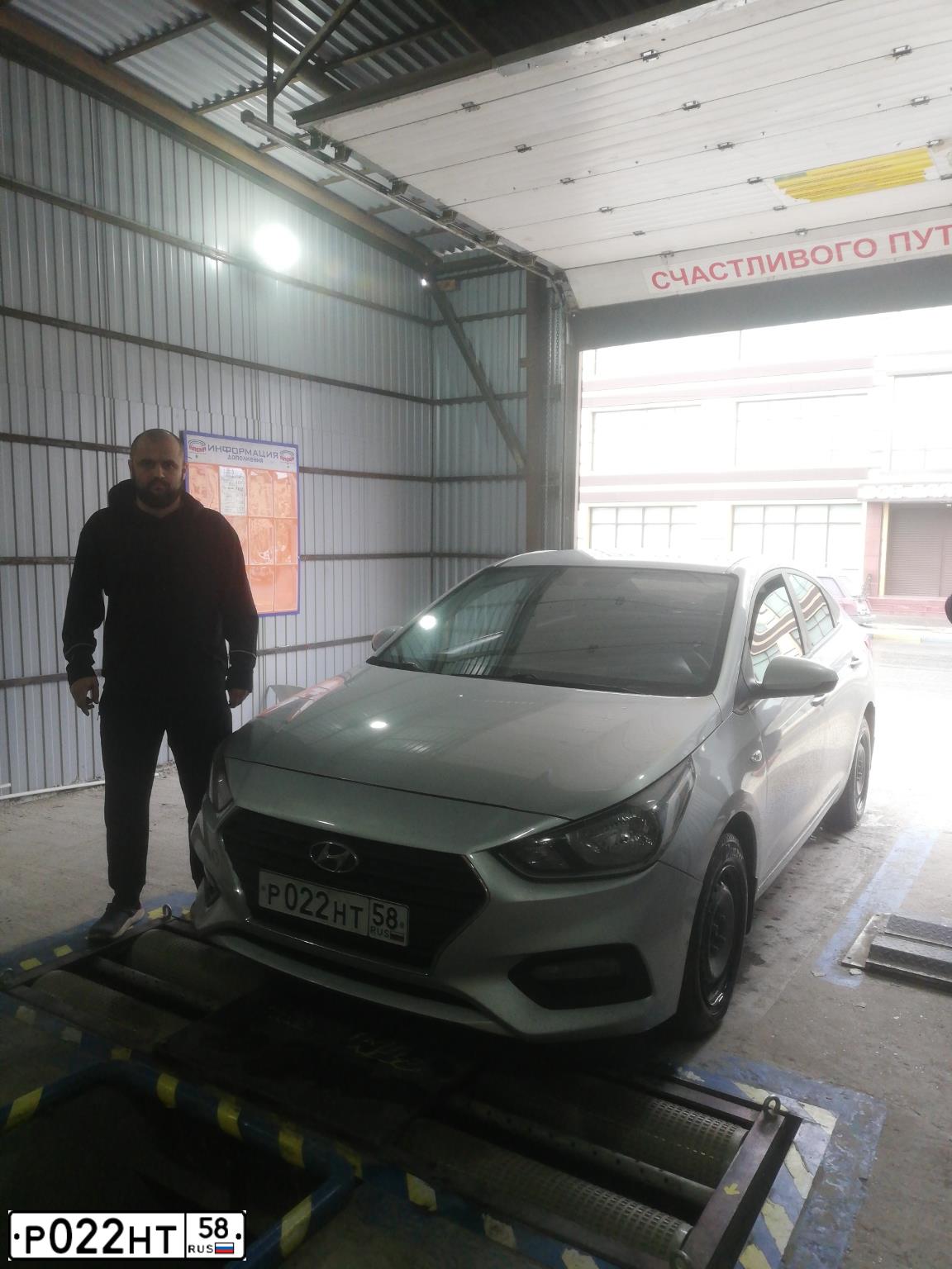 Фото автомобиля HYUNDAI SOLARIS, 2017 — госномер У854УМ05. Цвет: СЕРЕБРИСТЫЙ