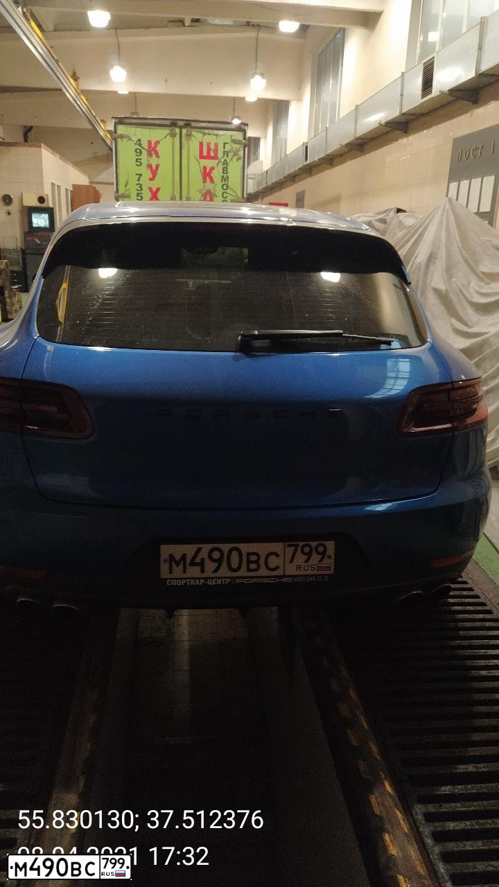 Фото автомобиля PORSCHE MACAN, 2017 — госномер М490ВС799. Цвет: СИНИЙ