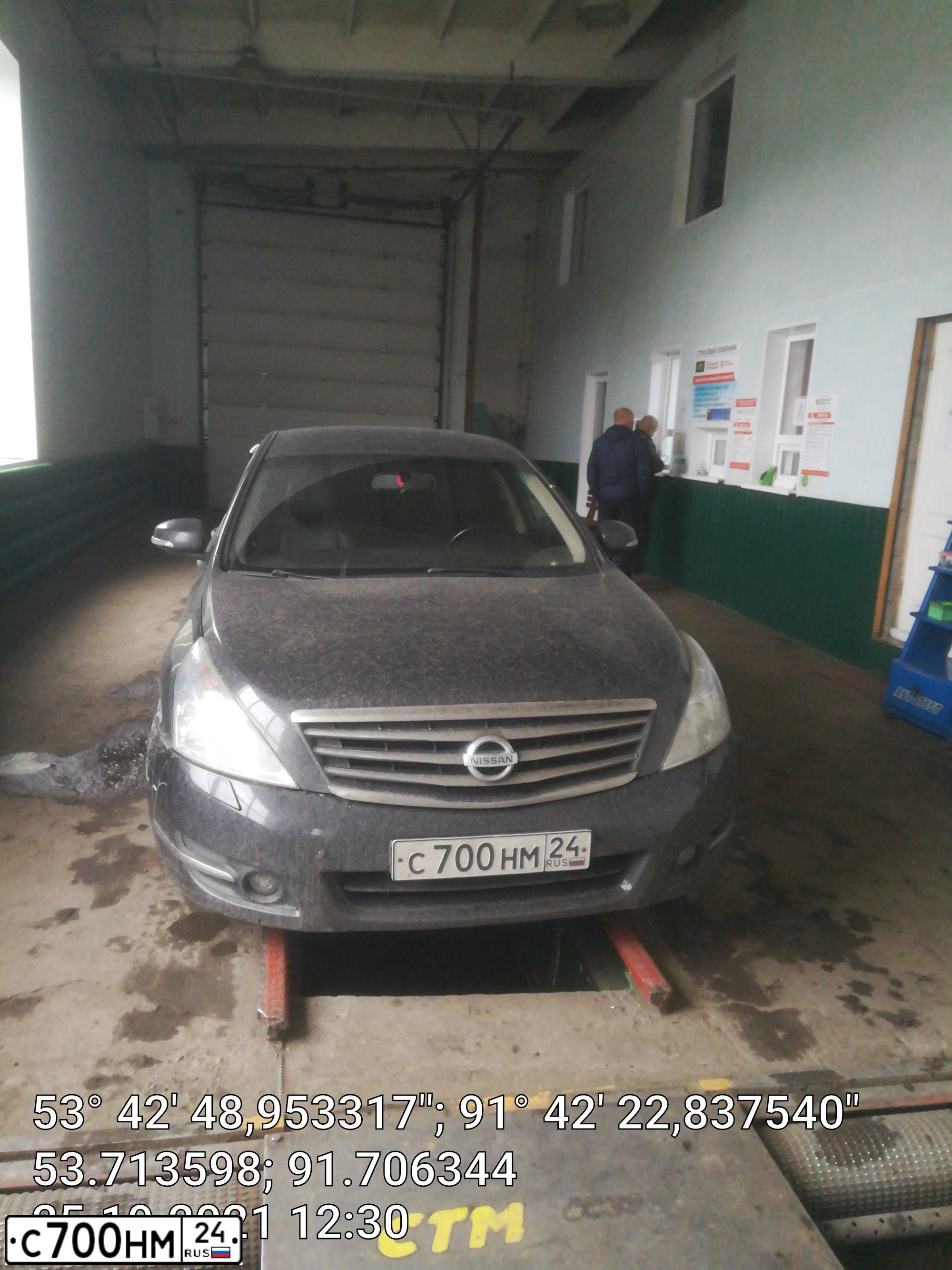 Фото автомобиля LADA 2170 PRIORA, 2012 — госномер С700НМ24. Цвет: ТЕМНО ВИШНЕВЫЙ