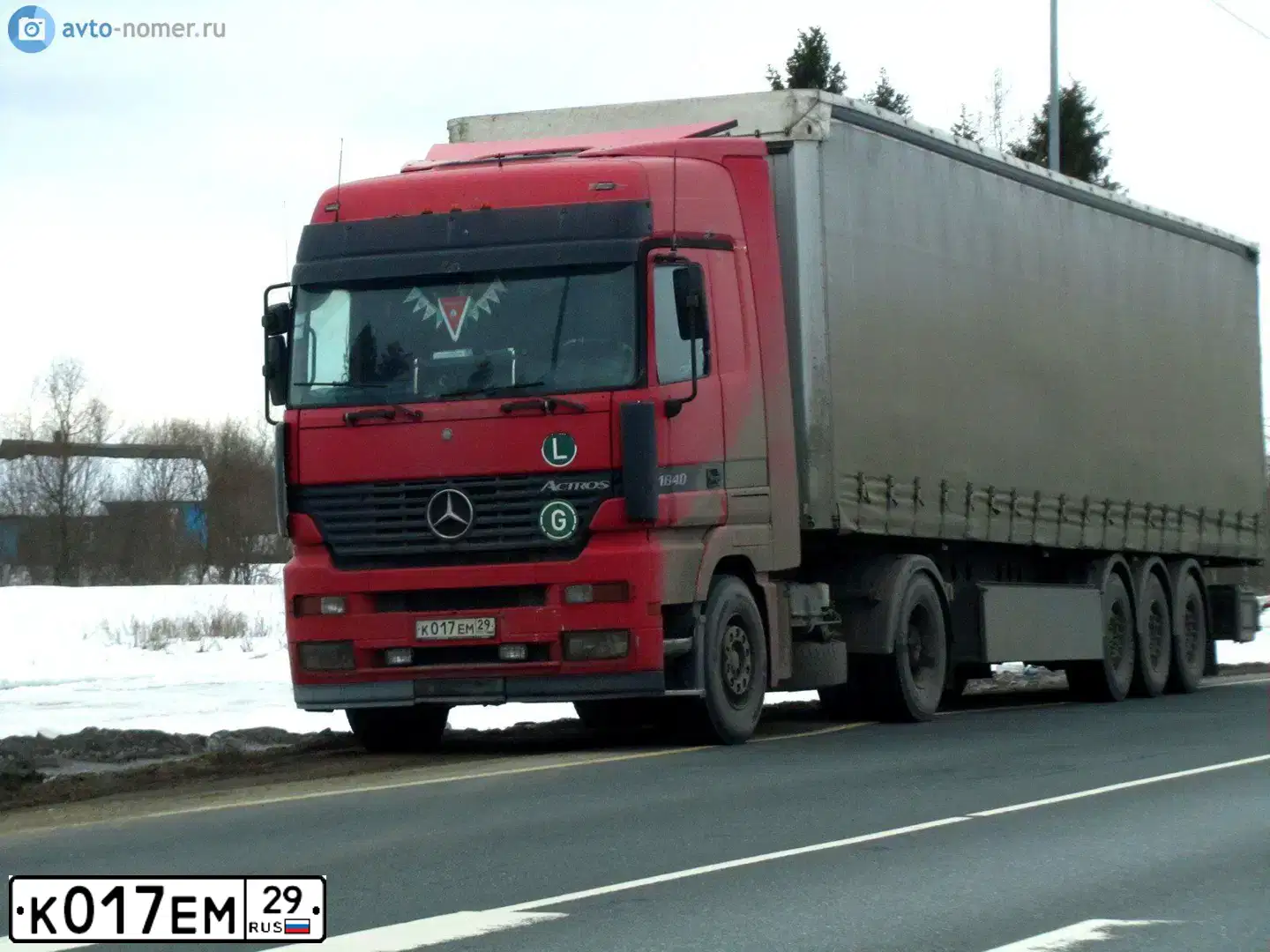 Фото автомобиля MERCEDES ACTROS, 1998 — госномер К017ЕМ29. Цвет: КРАСНЫЙ
