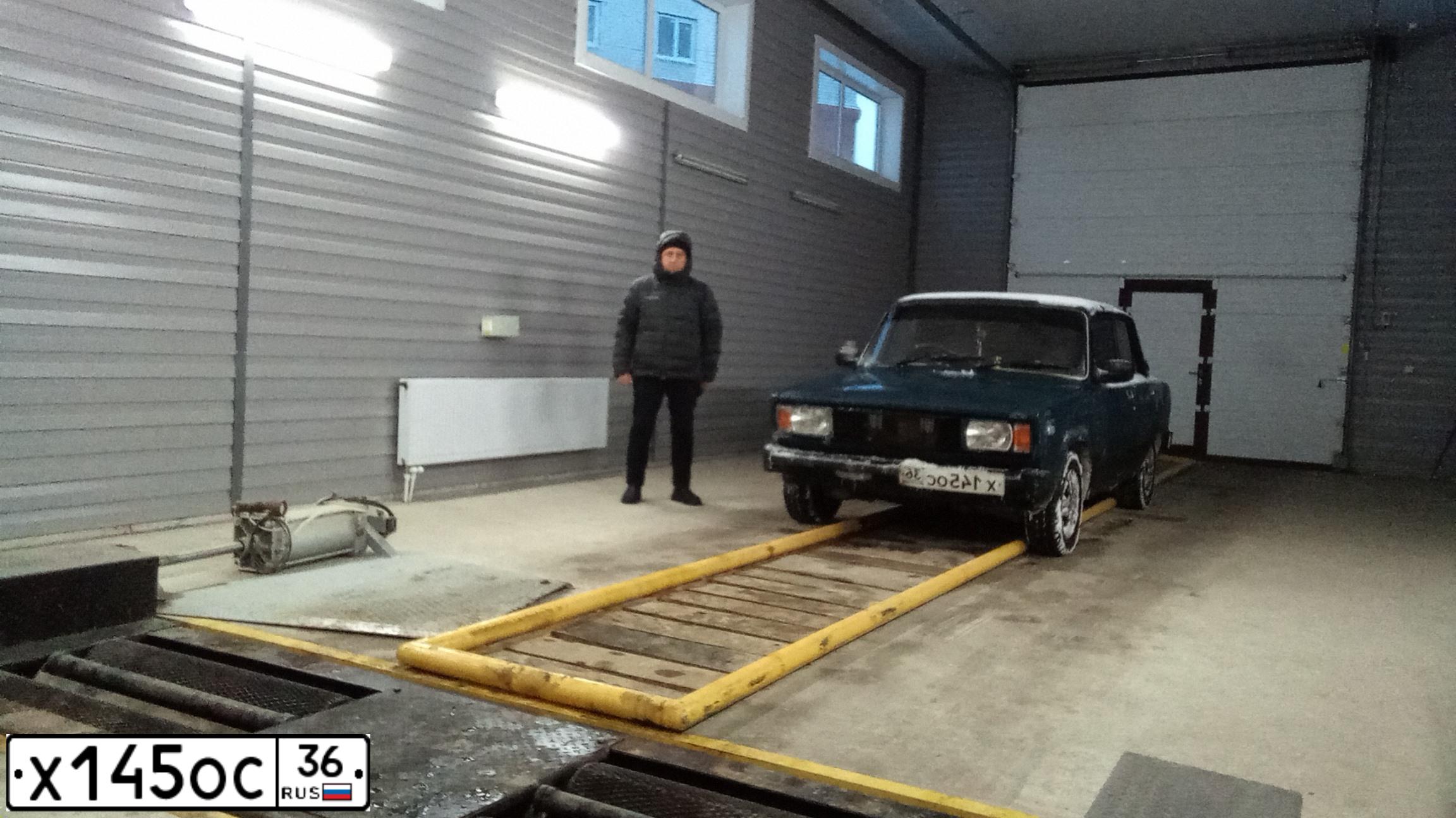 Фото автомобиля LADA 2172 PRIORA, 2008 — госномер О086ХУ36. Цвет: СИНЕ-ЧЕРНЫЙ