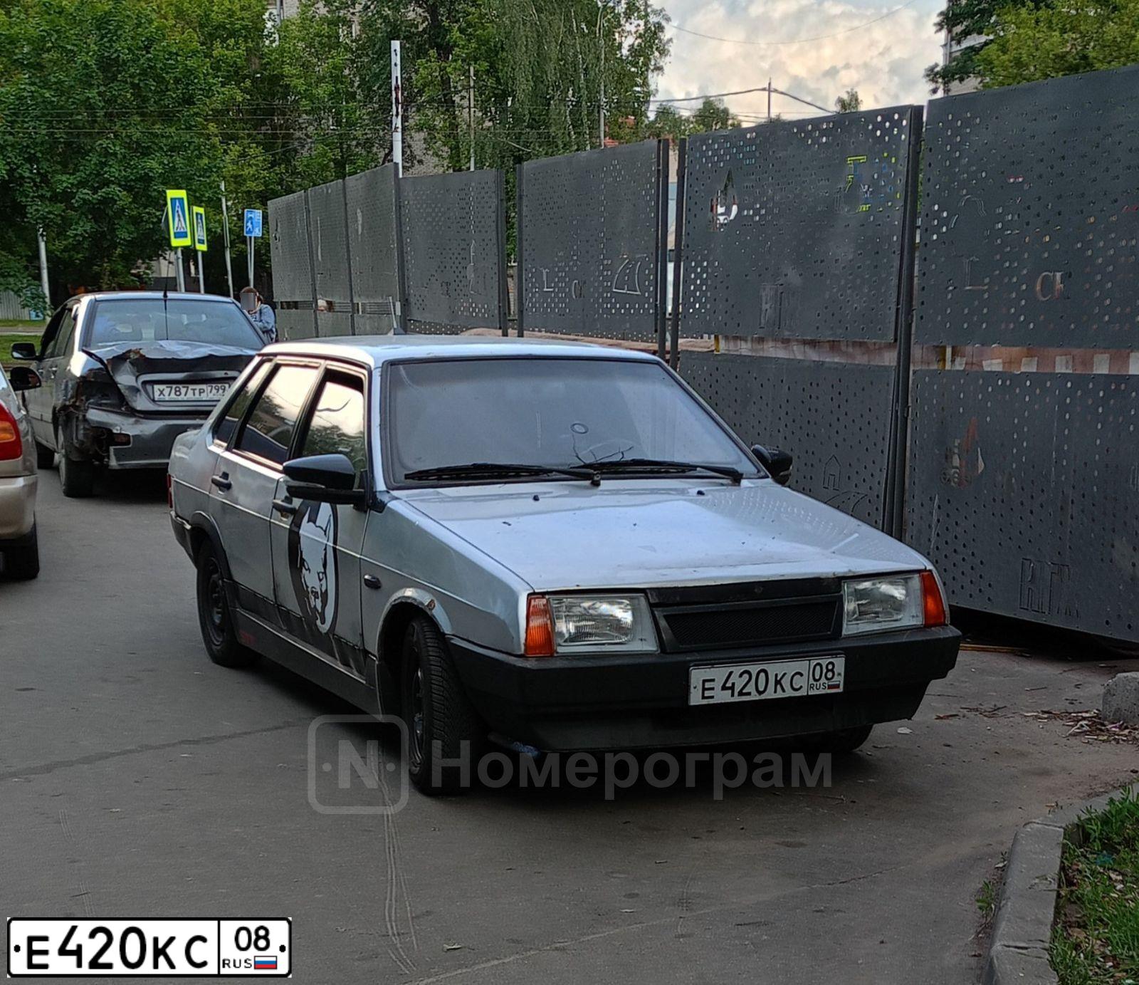 Фото автомобиля LADA 2109 SAMARA, 2002 — госномер Е420КС08. Цвет: Серый