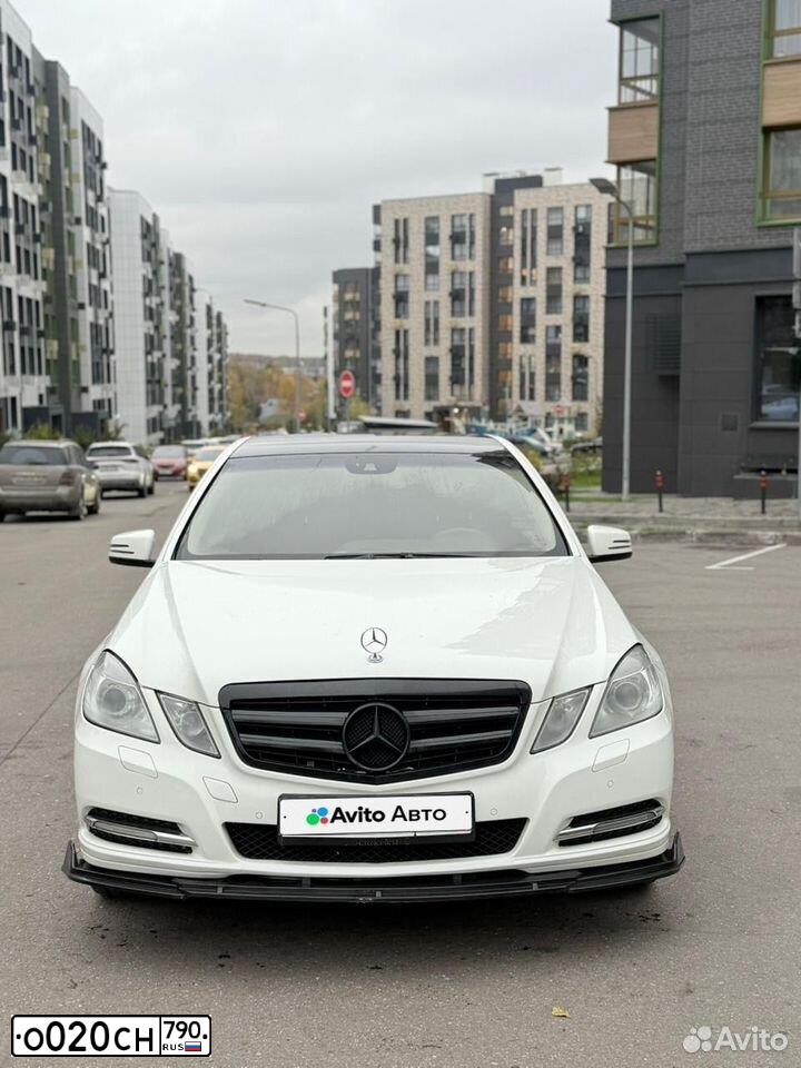 Фото автомобиля MERCEDES E-KLASSE, 2012 — госномер О020СН790. Цвет: Белый
