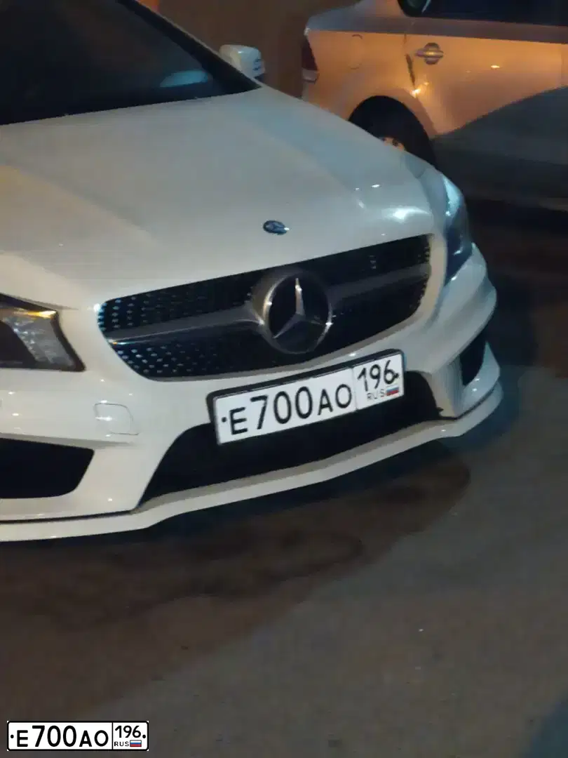 Фото автомобиля MERCEDES CLA-KLASSE, 2013 — госномер Е700АО196. Цвет: БЕЛЫЙ