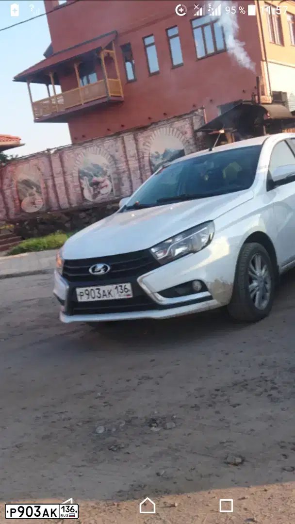 Фото автомобиля LADA VESTA, 2016 — госномер Р903АК136. Цвет: БЕЛЫЙ