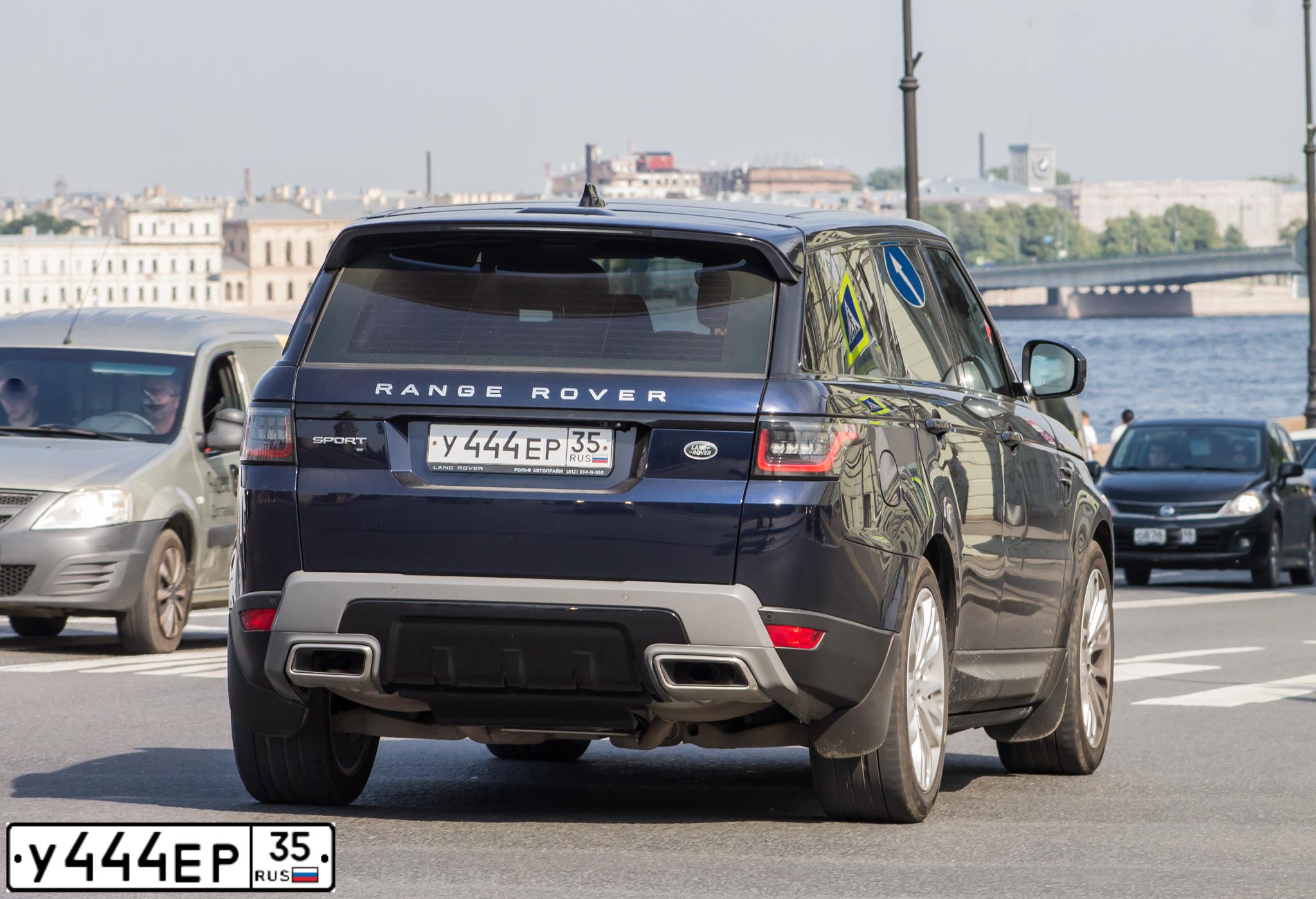 Фото автомобиля LANDROVER RANGE ROVER SPORT, 2019 — госномер А338УС790. Цвет: Темно-синий