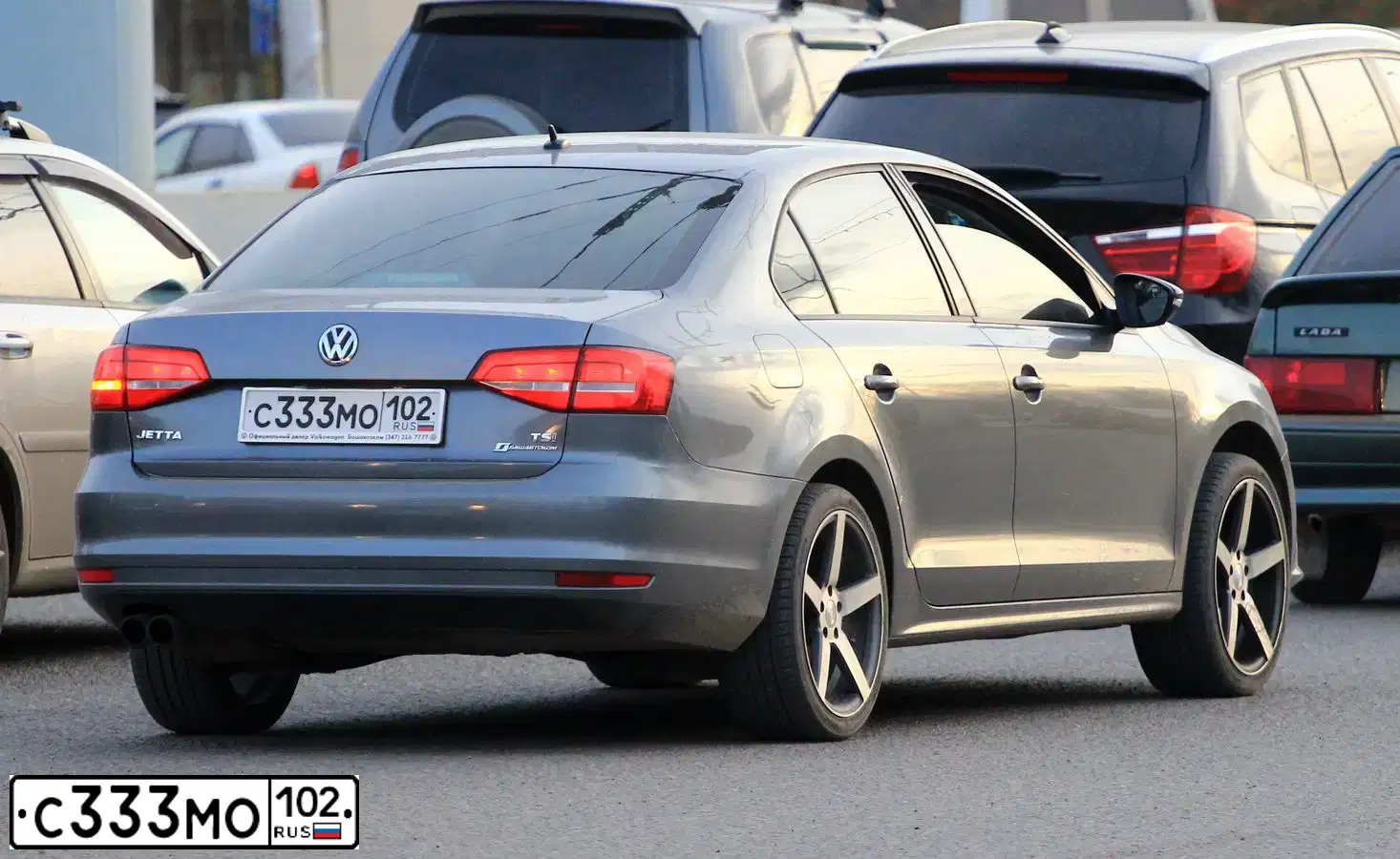 Фото автомобиля VOLKSWAGEN JETTA, 2015 — госномер С333МО102. Цвет: ТЕМНО-СЕРЫЙ