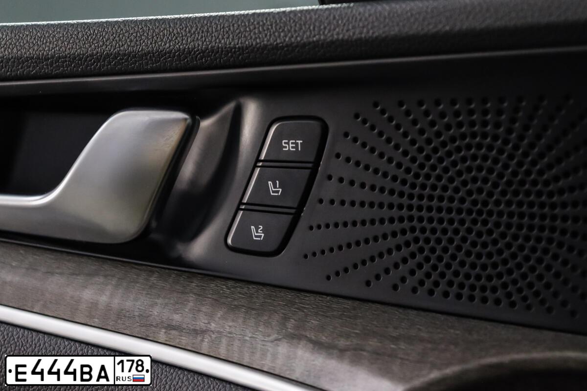 Фото автомобиля HYUNDAI SOLARIS, 2018 — госномер Е794СК198. Цвет: БЕЖЕВЫЙ