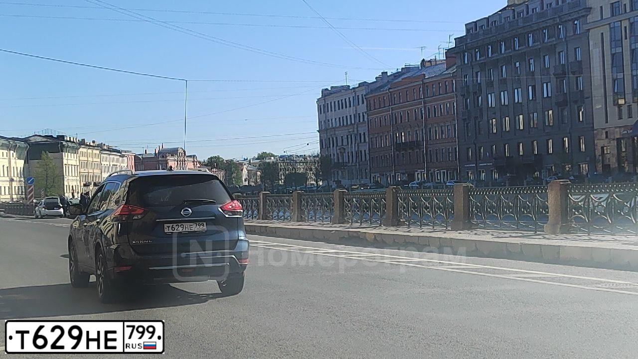 Фото автомобиля NISSAN X-TRAIL, 2018 — госномер Т629НЕ799. Цвет: ТЕМНО-СИНИЙ