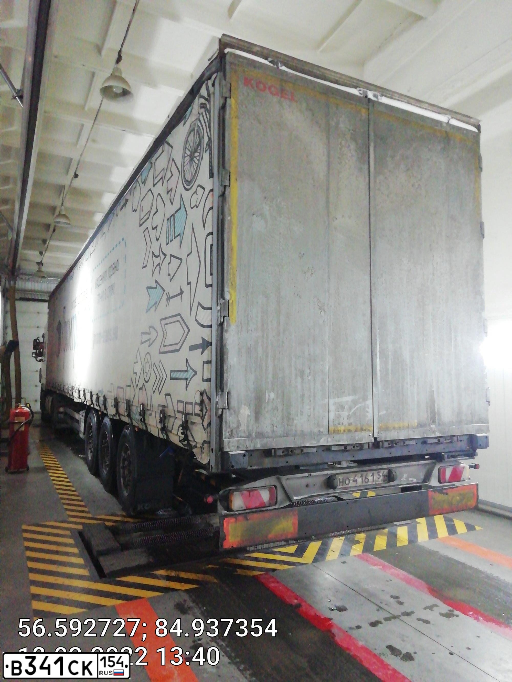 Фото автомобиля DAF XF 105 FT /4X2/, 2012 — госномер Н807ВК70. Цвет: Белый