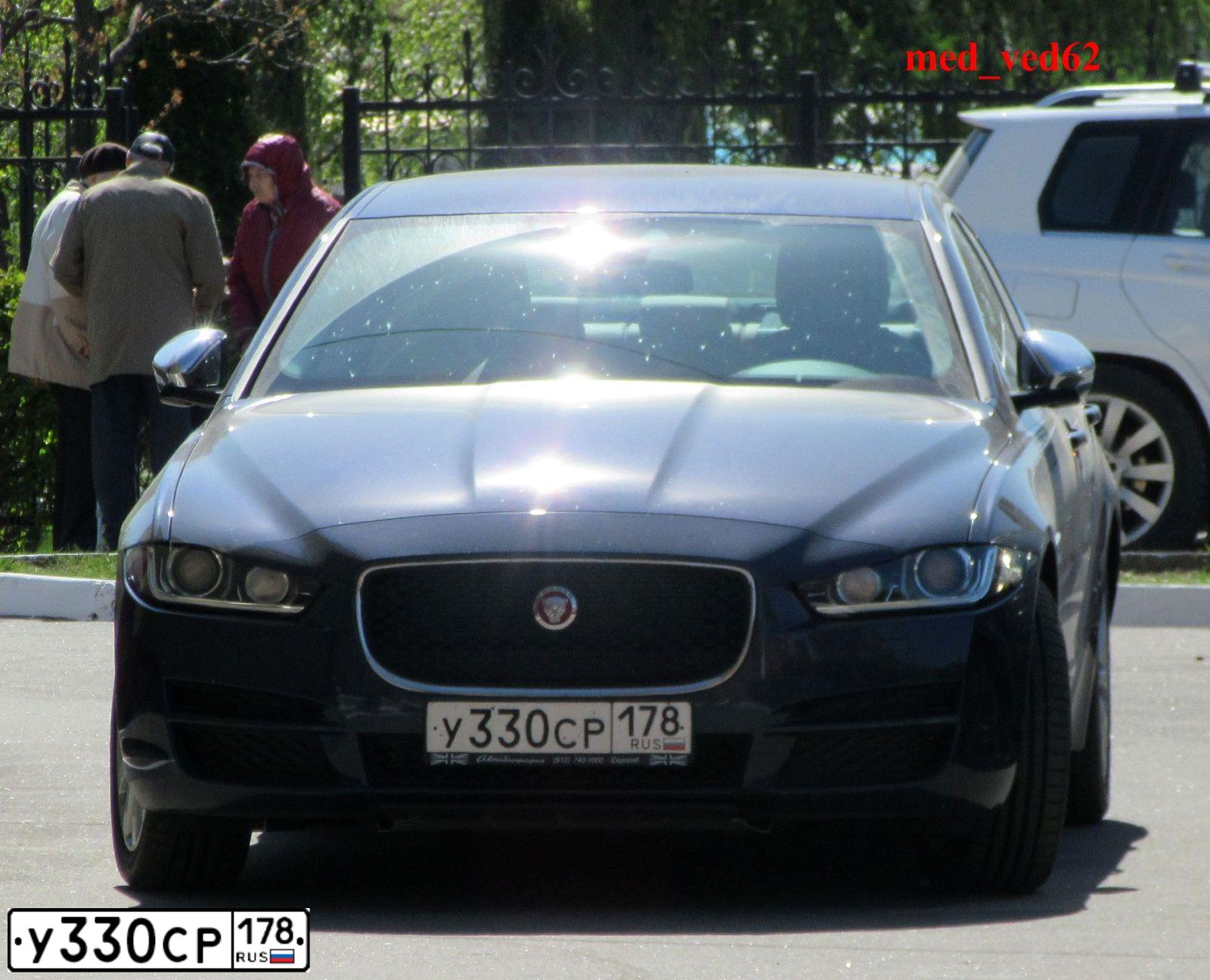 Фото автомобиля JAGUAR XE-SERIE, 2016 — госномер У330СР178. Цвет: ТЕМНО-СИНИЙ