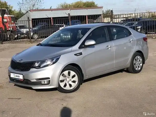 Фото автомобиля KIA RIO, 2015 — госномер С540УТ152. Цвет: СЕРЕБРИСТЫЙ