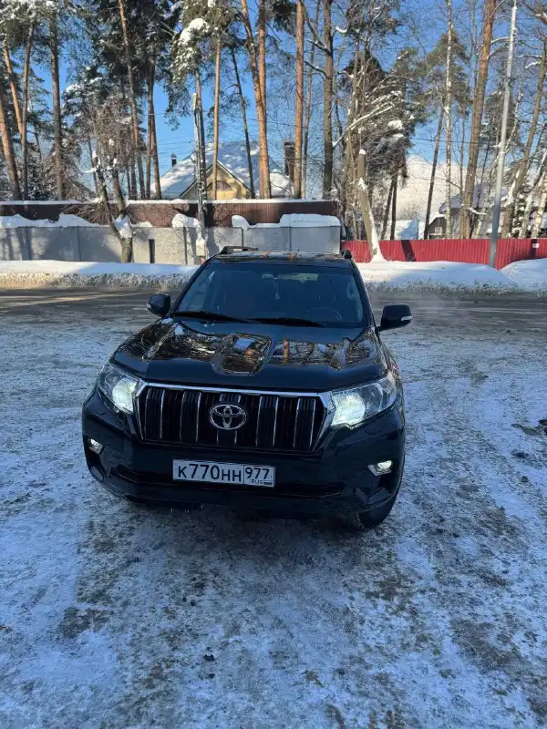 Фото автомобиля TOYOTA LANDCRUISER, 2020 — госномер К770НН977. Цвет: ЧЕРНЫЙ