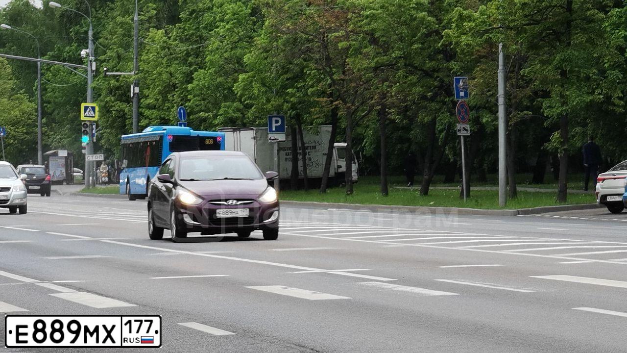 Фото автомобиля NISSAN TEANA, 2006 — госномер Р727ХР199. Цвет: Серый