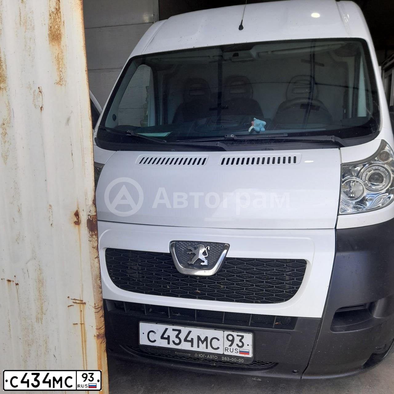 Фото автомобиля PEUGEOT BOXER, 2008 — госномер С434МС93. Цвет: Белый