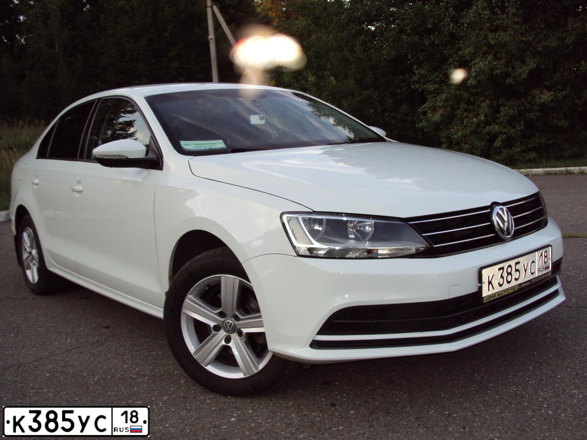 Фото автомобиля VOLKSWAGEN JETTA, 2017 — госномер К385УС18. Цвет: Белый