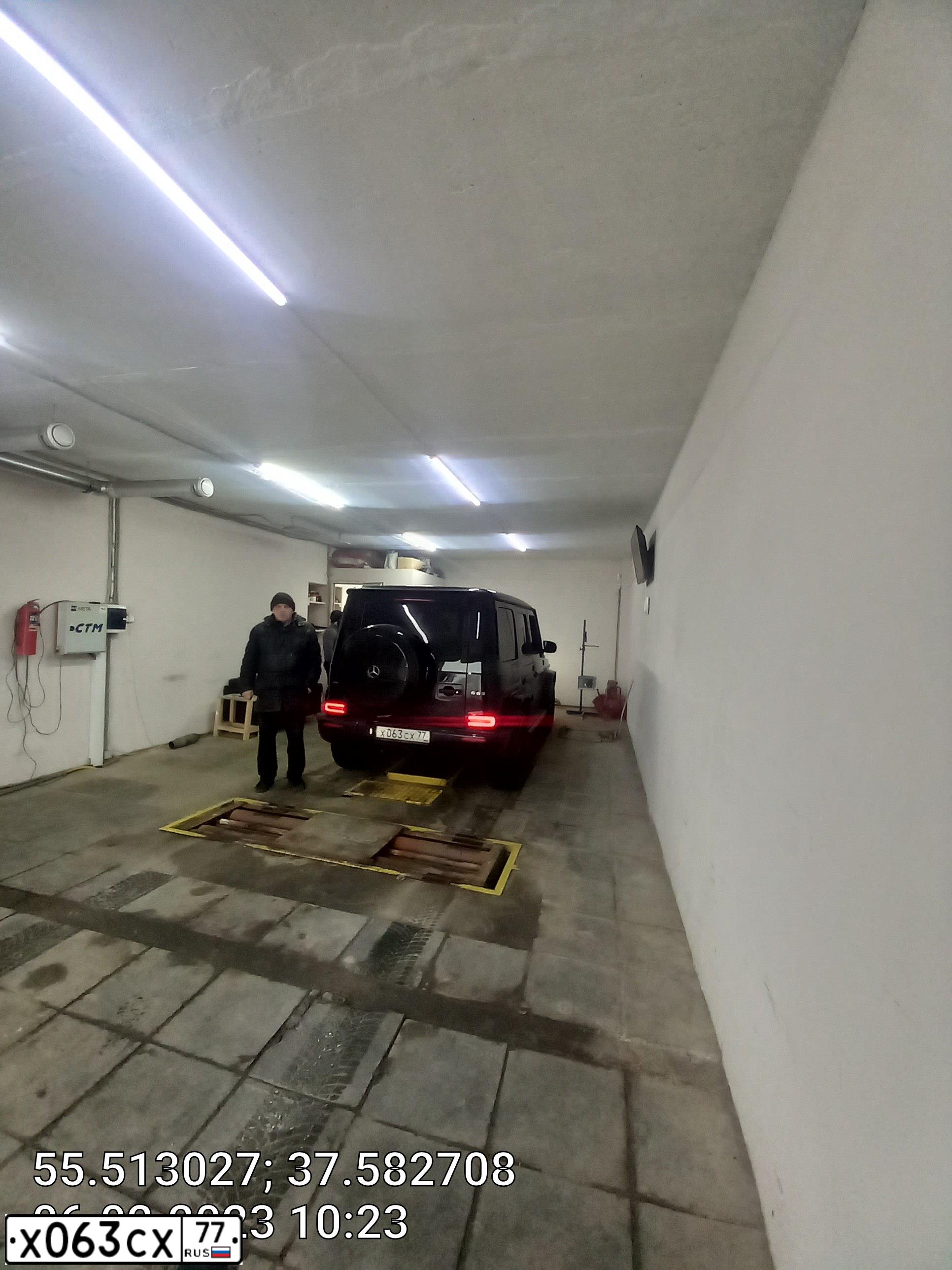 Фото автомобиля INFINITI QX70 /FX/, 2006 — госномер Т339СК799. Цвет: ЧЕРНЫЙ