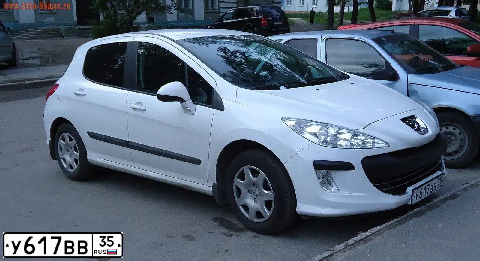 Фото автомобиля PEUGEOT 308, 2008 — госномер А869НХ147. Цвет: Белый