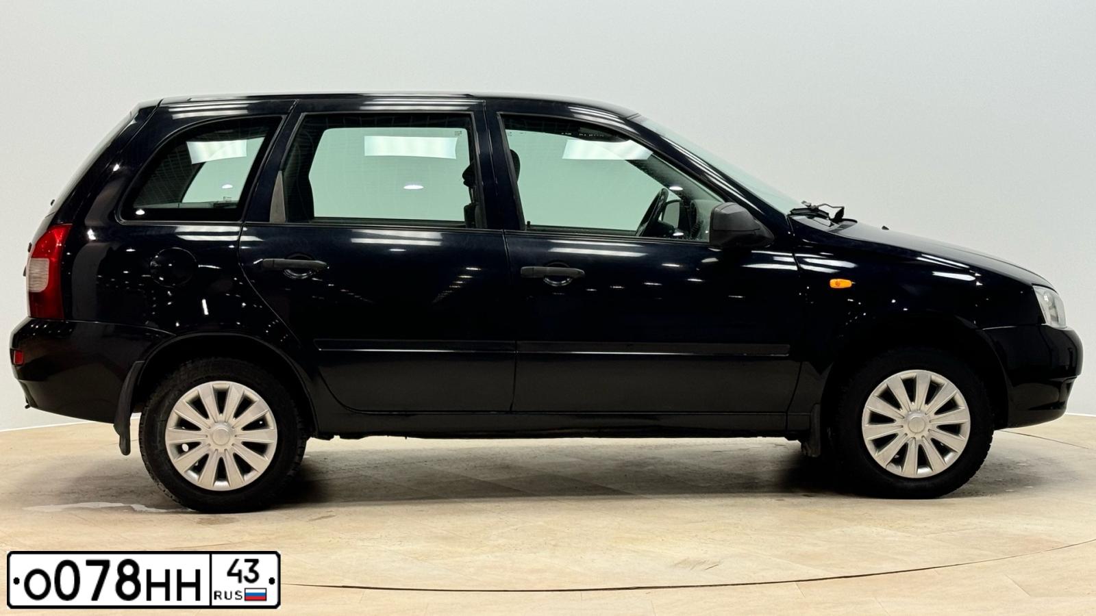 Фото автомобиля RENAULT LOGAN, 2007 — госномер О078НМ43. Цвет: Белый