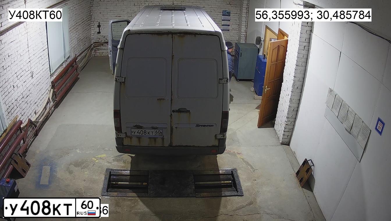 Фото автомобиля MERCEDES SPRINTER, 2002 — госномер Т628АА98. Цвет: СЕРЕБРИСТЫЙ