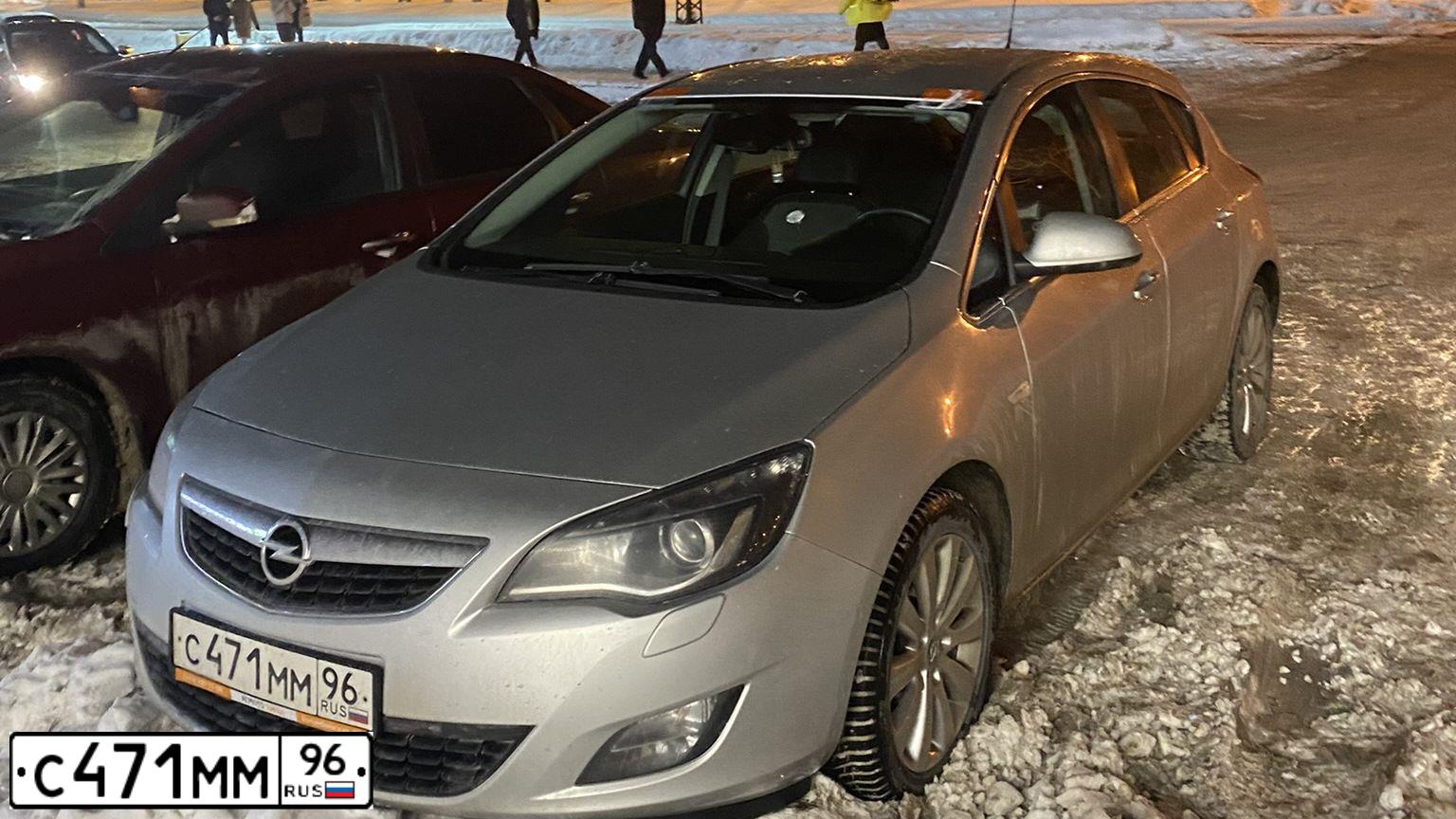 Фото автомобиля OPEL ASTRA, 2010 — госномер Т848УА196. Цвет: СВЕТЛО-СЕРЫЙ