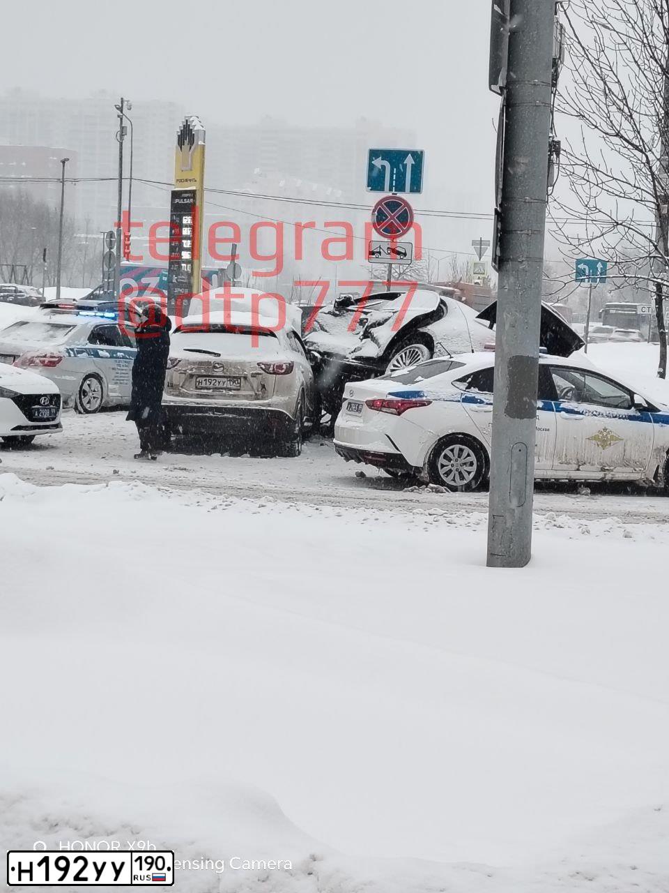 Фото автомобиля MAZDA CX-5, 2012 — госномер Н192УУ190. Цвет: БЕЛЫЙ