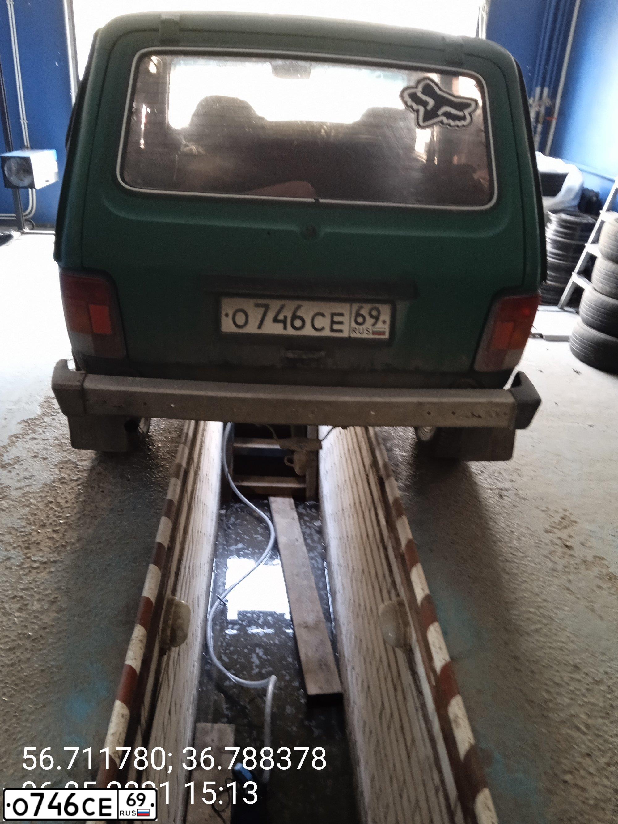 Фото автомобиля LADA 2121 NIVA, 1998 — госномер У069ВЕ31. Цвет: ЗЕЛЕНЫЙ