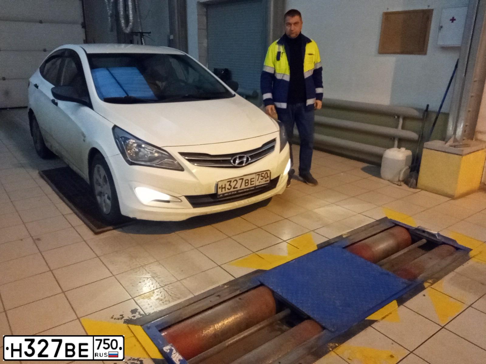 Фото автомобиля HYUNDAI SOLARIS, 2014 — госномер В426РХ37. Цвет: Белый