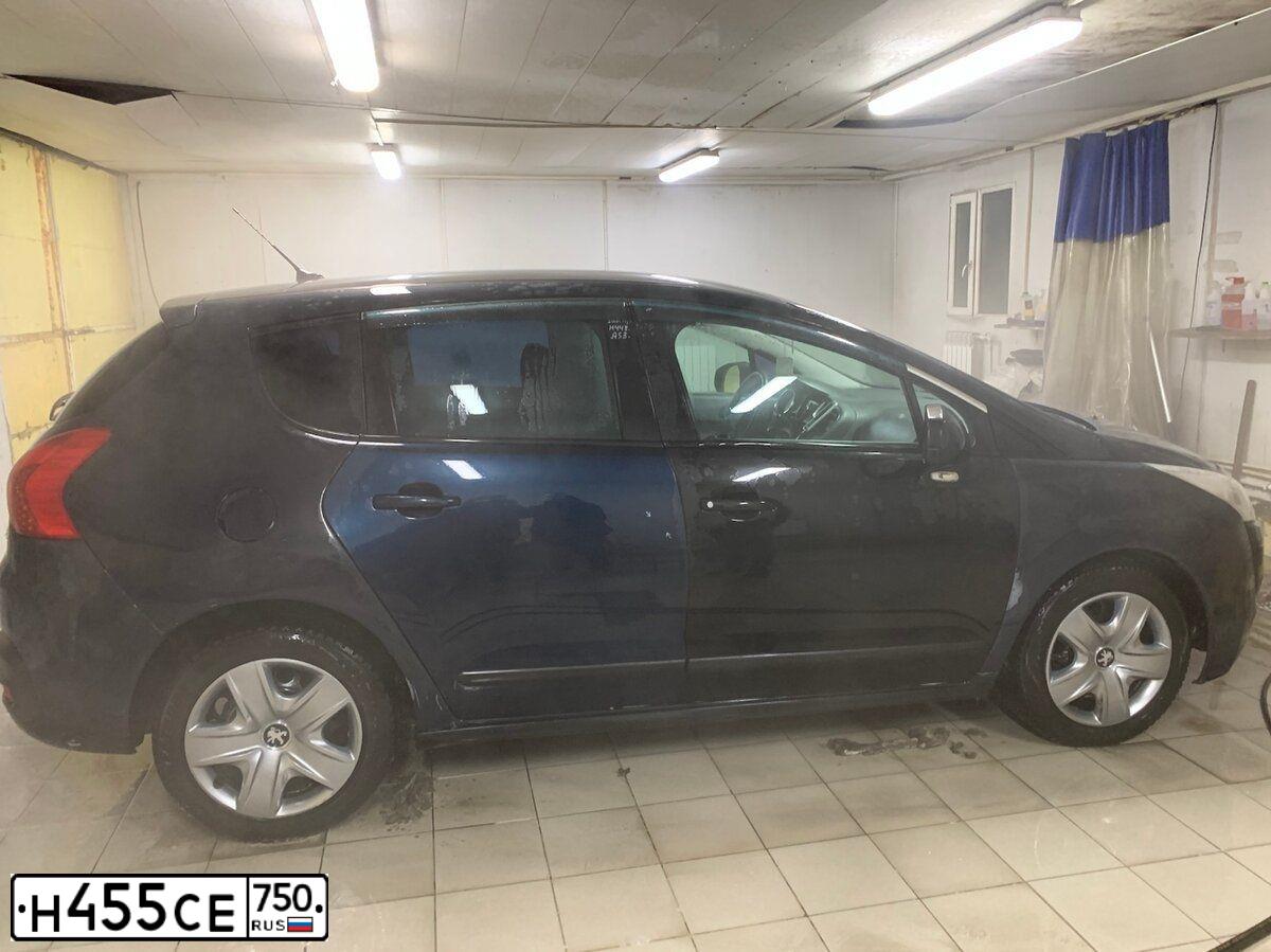 Фото автомобиля PEUGEOT 3008, 2010 — госномер К955УА750. Цвет: ТЕМНО-СЕРЫЙ