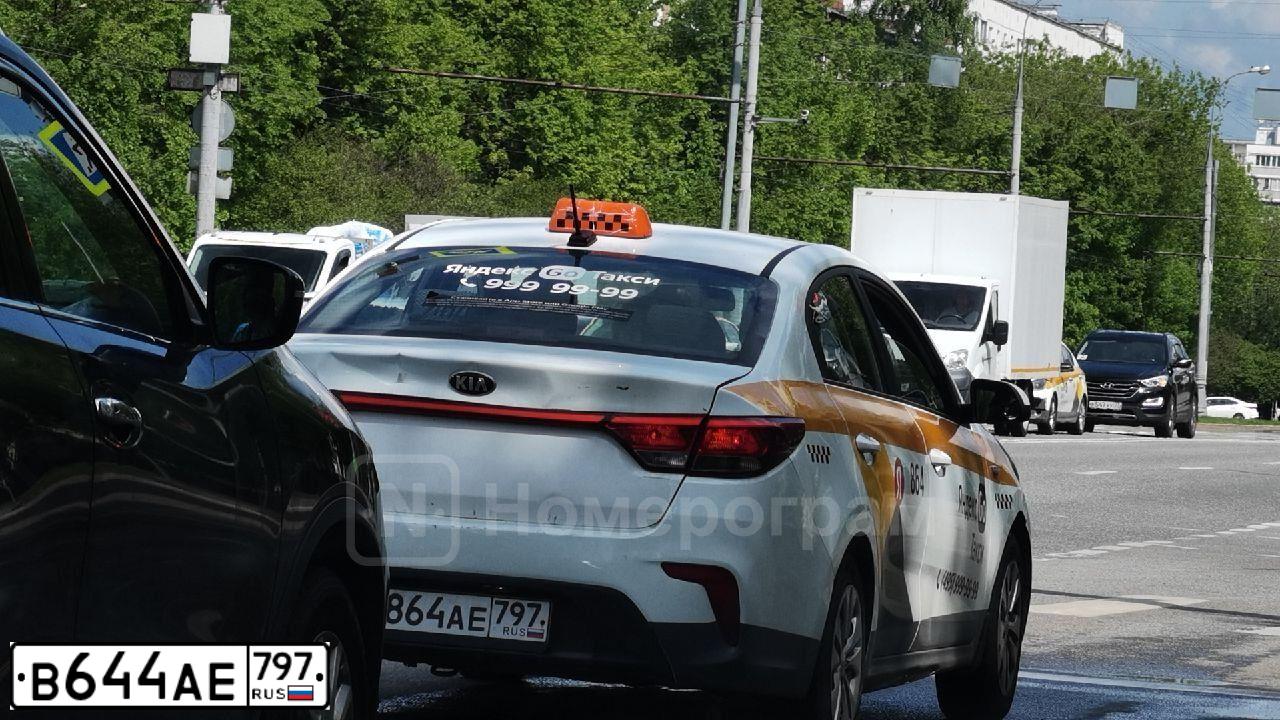 Фото автомобиля VOLKSWAGEN SHARAN, 2001 — госномер В644АЕ797. Цвет: ЧЕРНЫЙ