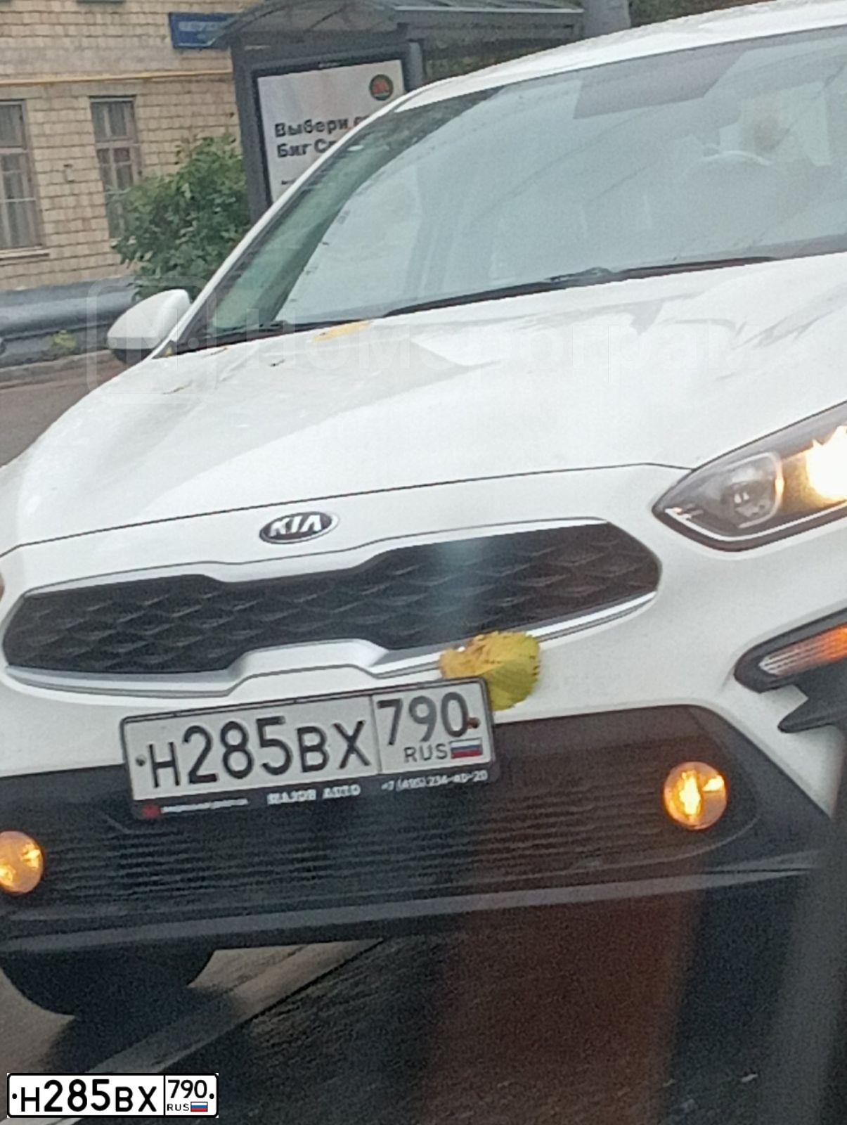 Фото автомобиля KIA CERATO, 2020 — госномер Н285ВХ790. Цвет: БЕЛЫЙ
