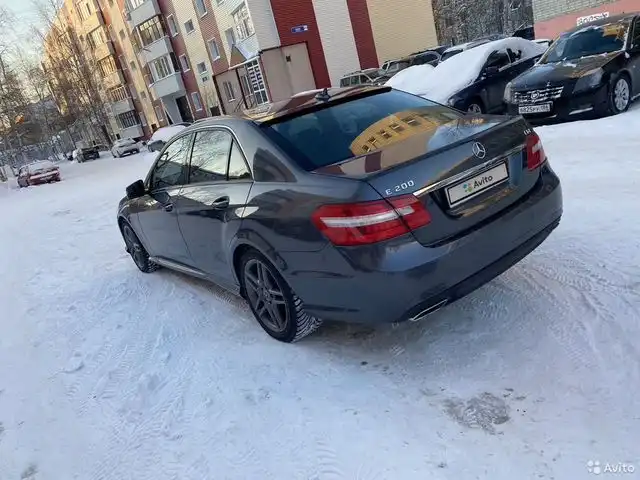 Фото автомобиля MERCEDES E-KLASSE, 2011 — госномер М782ХО86. Цвет: СЕРЫЙ