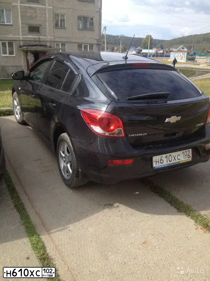 Фото автомобиля CHEVROLET CRUZE, 2012 — госномер Е705ОХ702. Цвет: ЧЕРНЫЙ МЕТАЛЛИК