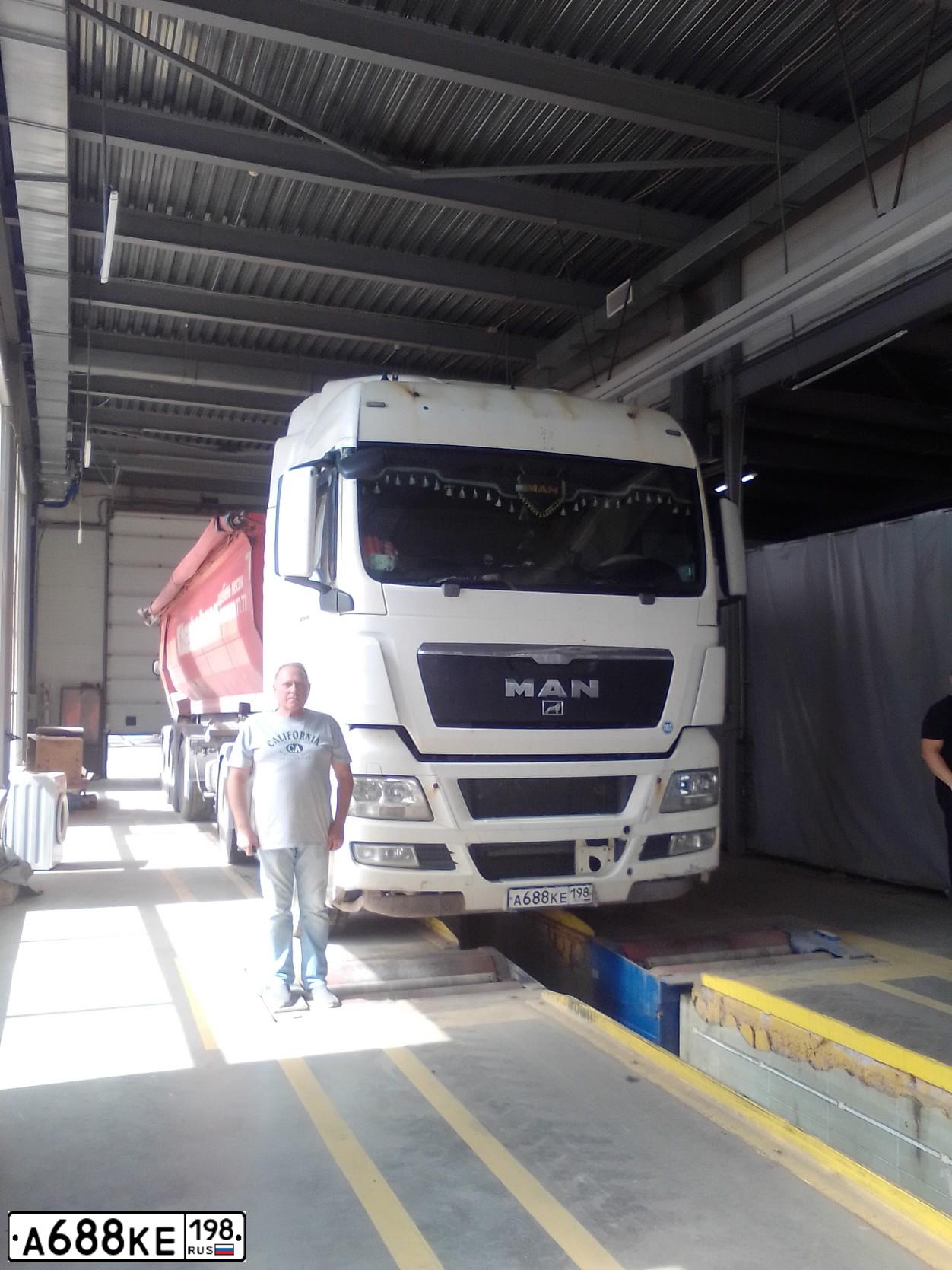Фото автомобиля MAN TGX 18.400 4X2 BLS, 2018 — госномер Е335МУ147. Цвет: Белый