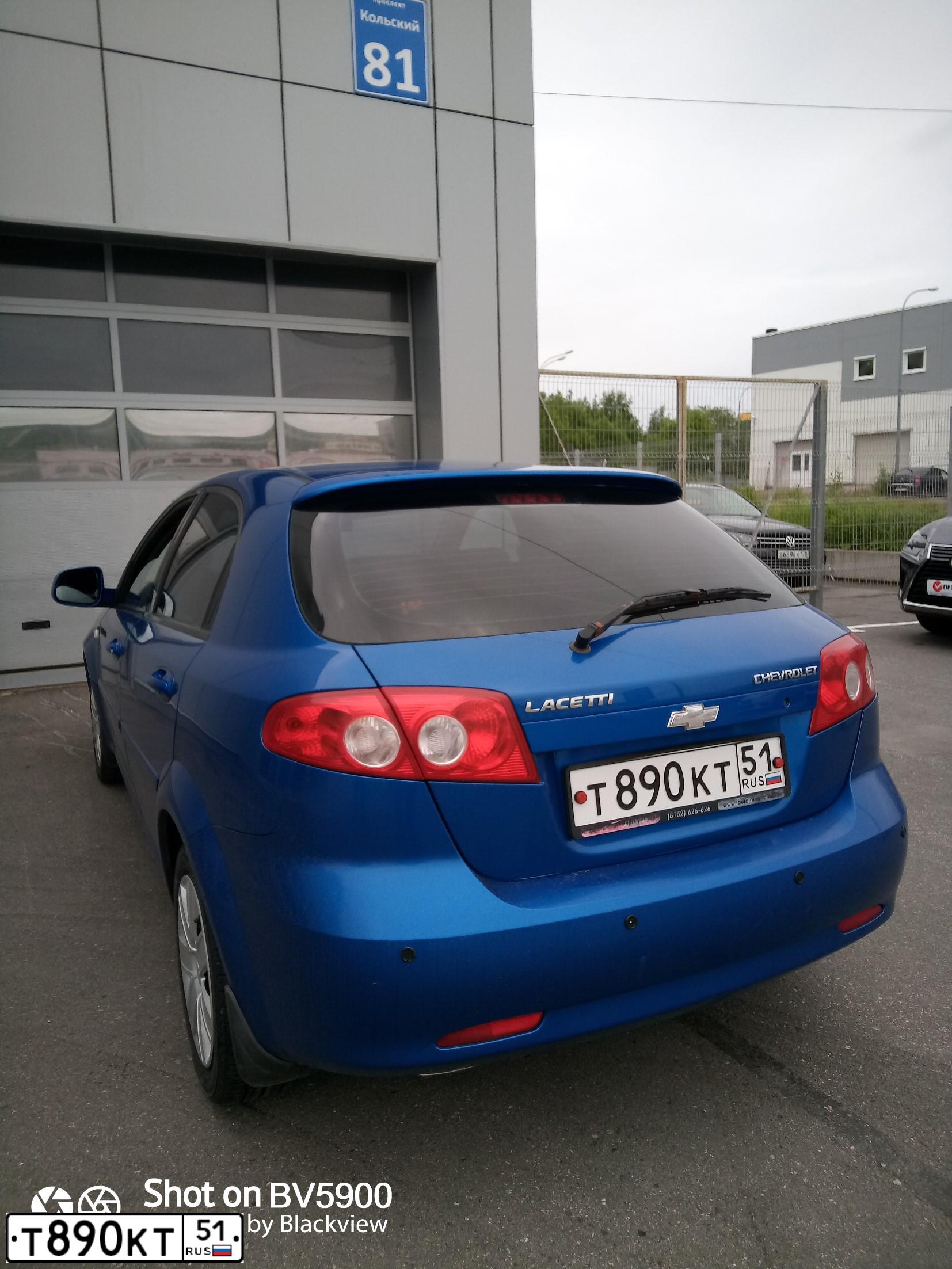 Фото автомобиля CHEVROLET LACETTI, 2010 — госномер Т890КТ51. Цвет: СИНИЙ