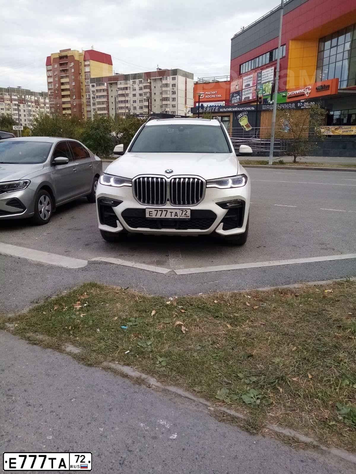 Фото автомобиля BMW X7 XDRIVE30D, 2021 — госномер Е777ТА72. Цвет: Белый