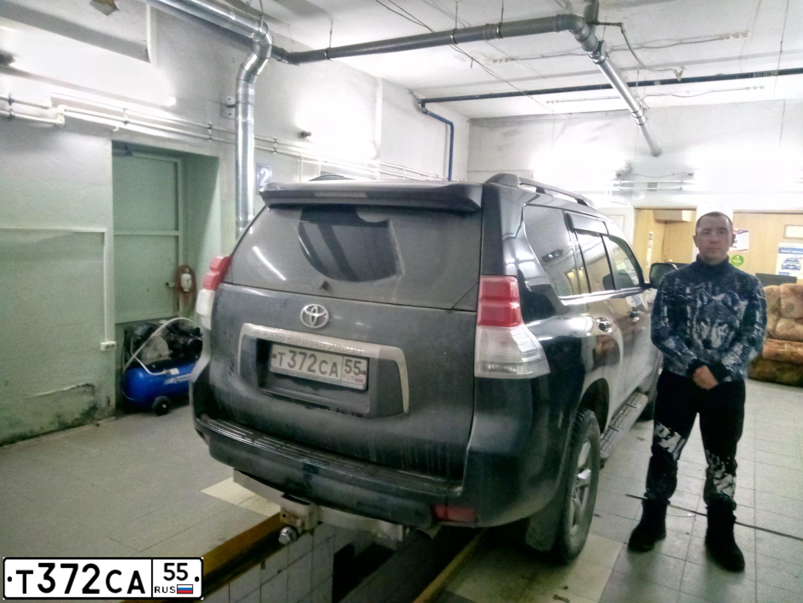 Фото автомобиля TOYOTA LANDCRUISER, 2011 — госномер Т400СЕ190. Цвет: СЕРЫЙ ТЕМНЫЙ