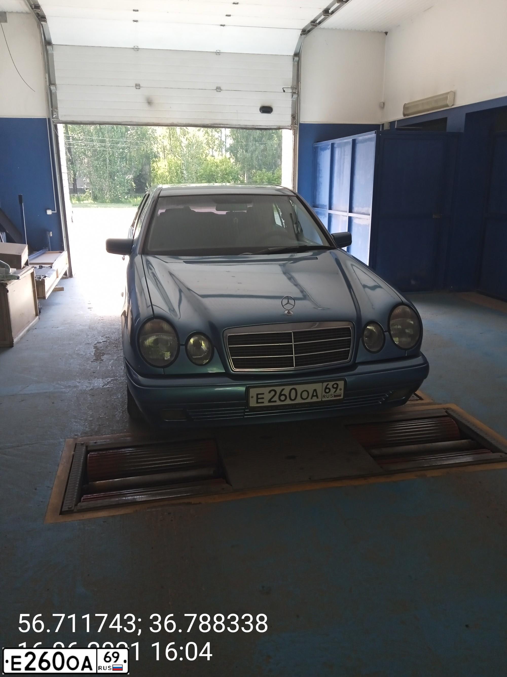 Фото автомобиля MERCEDES E-KLASSE, 1999 — госномер Е260ОА69. Цвет: ГОЛУБОЙ