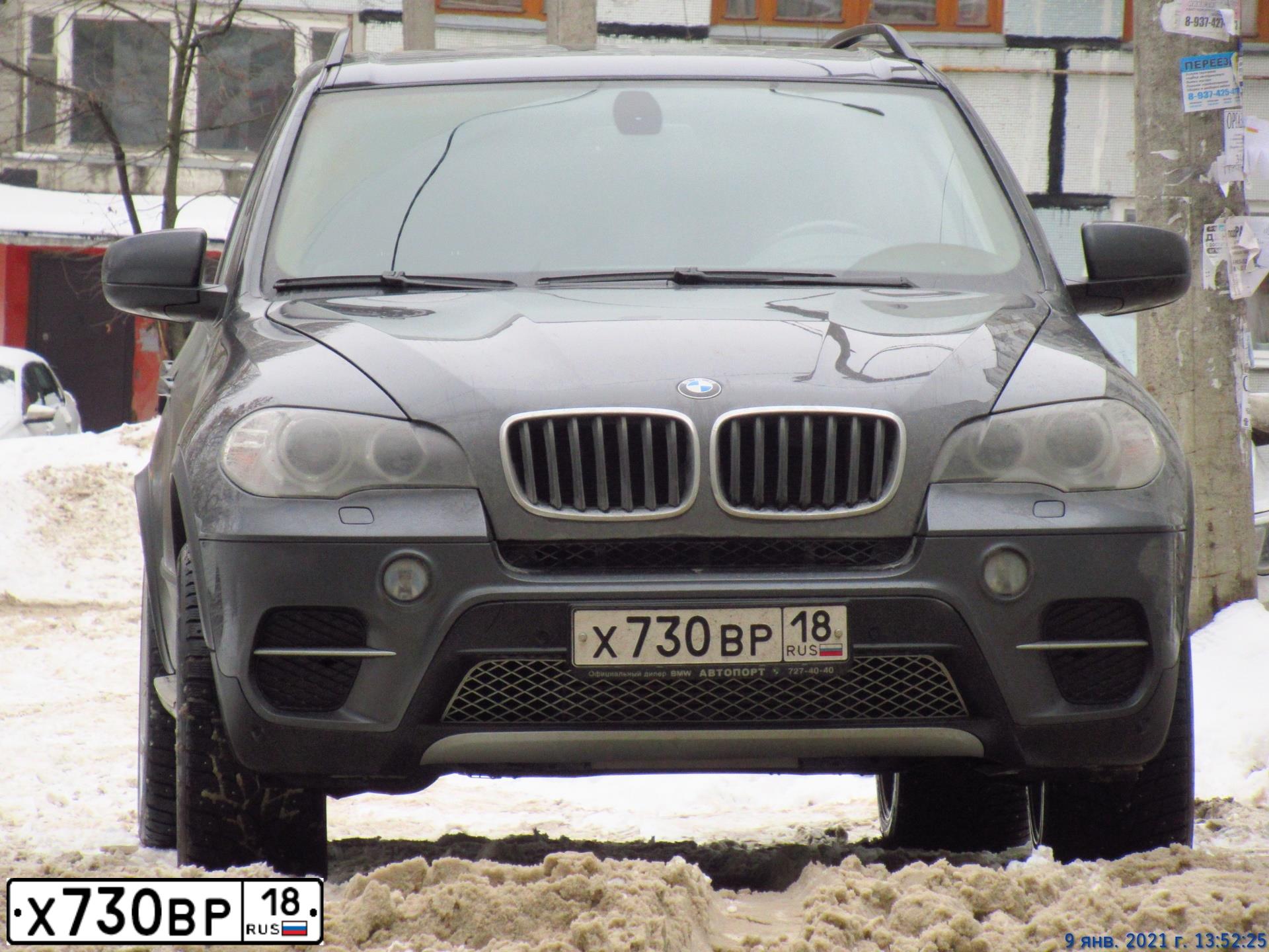 Фото автомобиля BMW X5, 2010 — госномер М005ТН18. Цвет: ТЕМНО-СЕРЫЙ