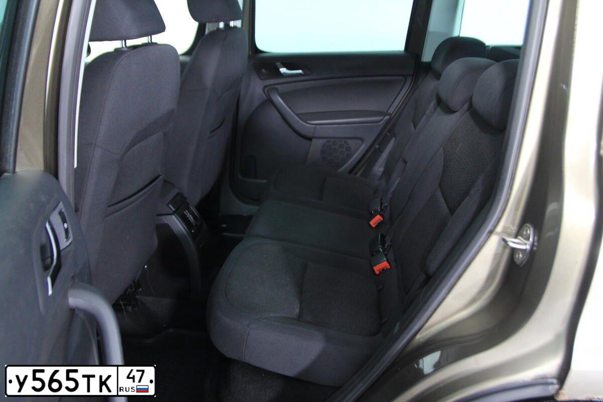 Фото автомобиля SKODA YETI, 2011 — госномер У565ТК47. Цвет: Коричневый