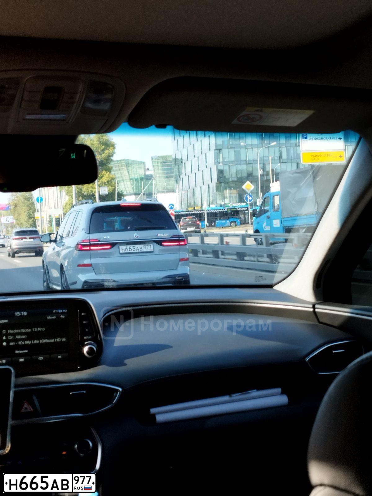Фото автомобиля BMW X7, 2022 — госномер Н665АВ977