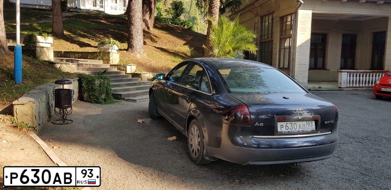 Фото автомобиля AUDI A6, 2001 — госномер Р630АВ93. Цвет: Темно-синий