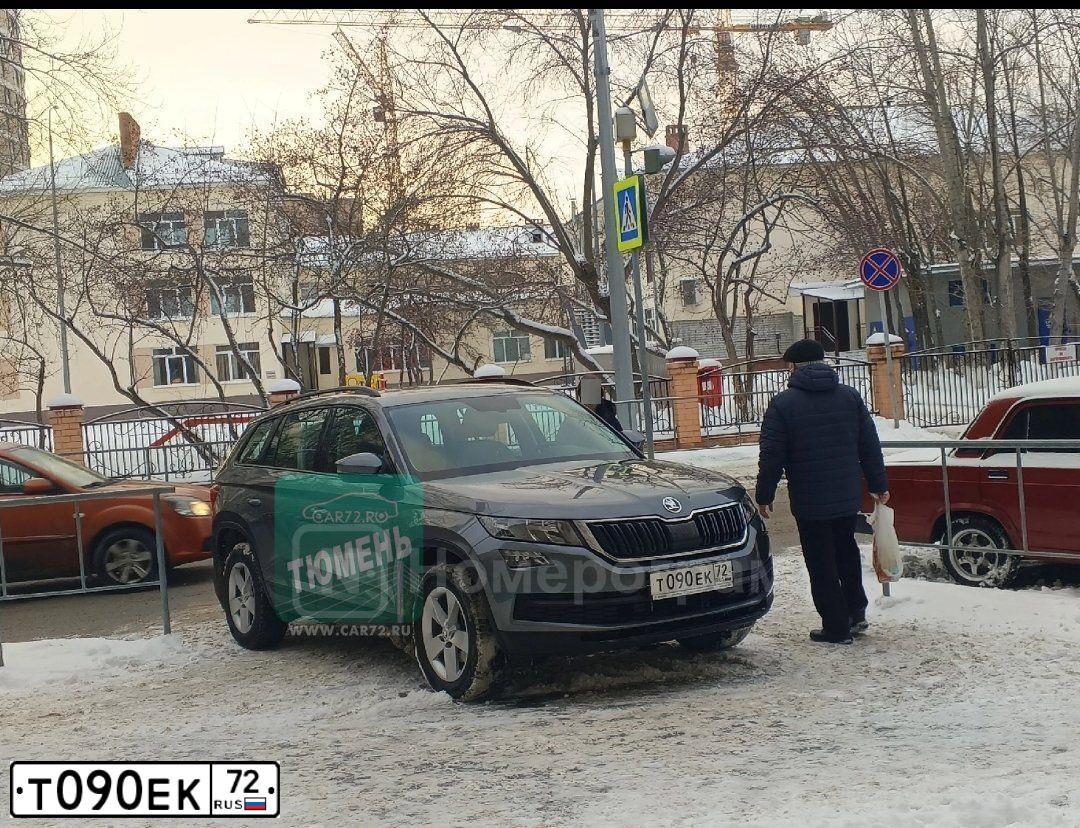 Фото автомобиля SKODA KODIAQ, 2019 — госномер Т090ЕК72. Цвет: ТЕМНО СЕРЫЙ