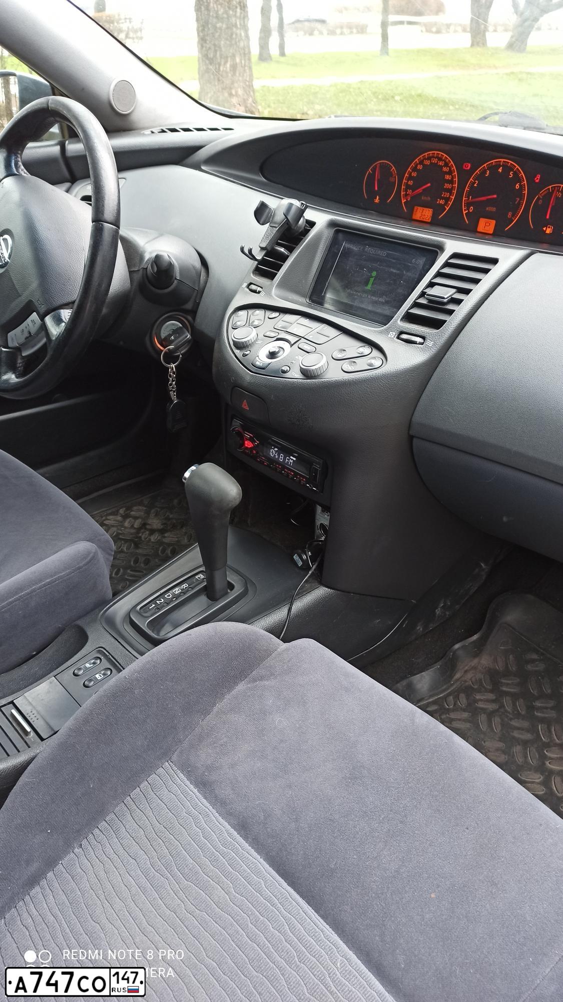 Фото автомобиля NISSAN PRIMERA, 2005 — госномер О513СС198. Цвет: СЕРЫЙ