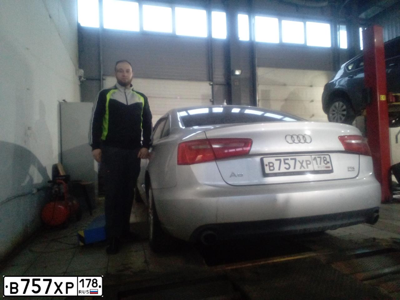 Фото автомобиля AUDI A6, 2012 — госномер В757ХР178