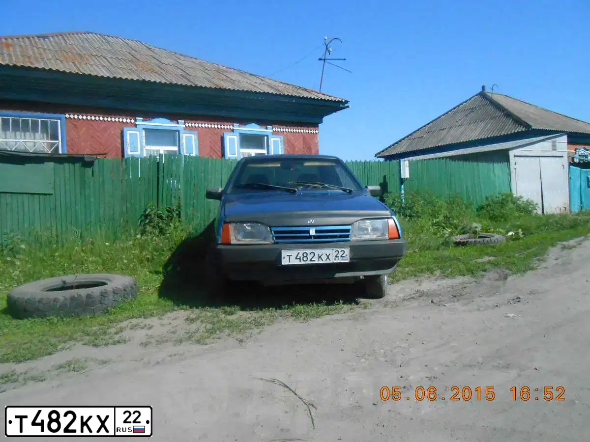 Фото автомобиля LADA 2109 SAMARA, 1996 — госномер Т482КХ22. Цвет: СИНИЙ