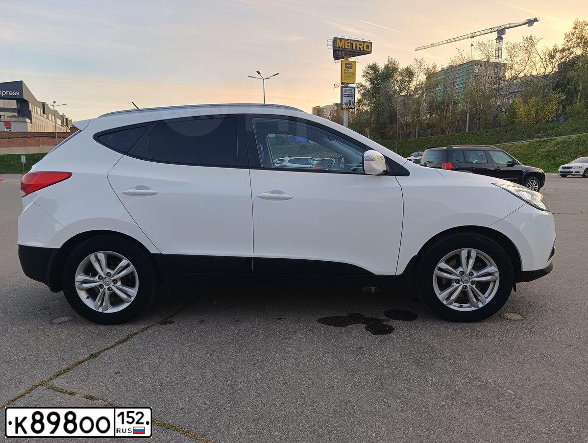 Фото автомобиля HYUNDAI IX35, 2012 — госномер К898ОО152. Цвет: Белый
