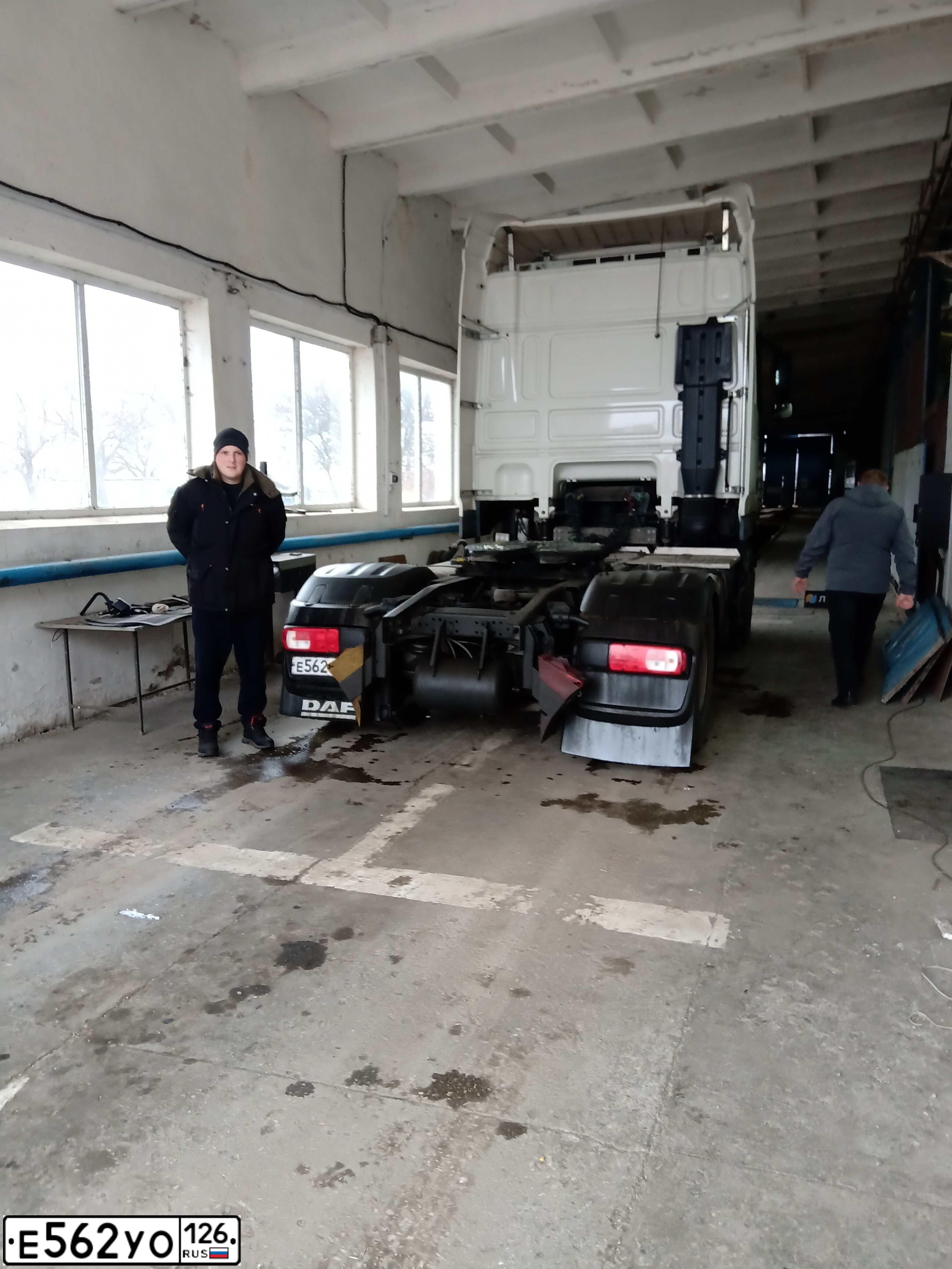 Фото автомобиля DAF XF 105 FT /4X2/, 2020 — госномер Е562УО126. Цвет: Белый