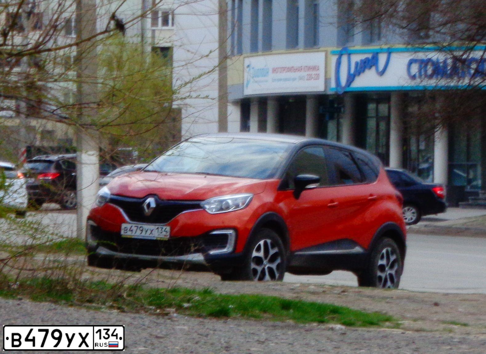 Фото автомобиля RENAULT KAPTUR, 2016 — госномер А030ММ30. Цвет: ОРАНЖЕВО-ЧЕРНЫЙ