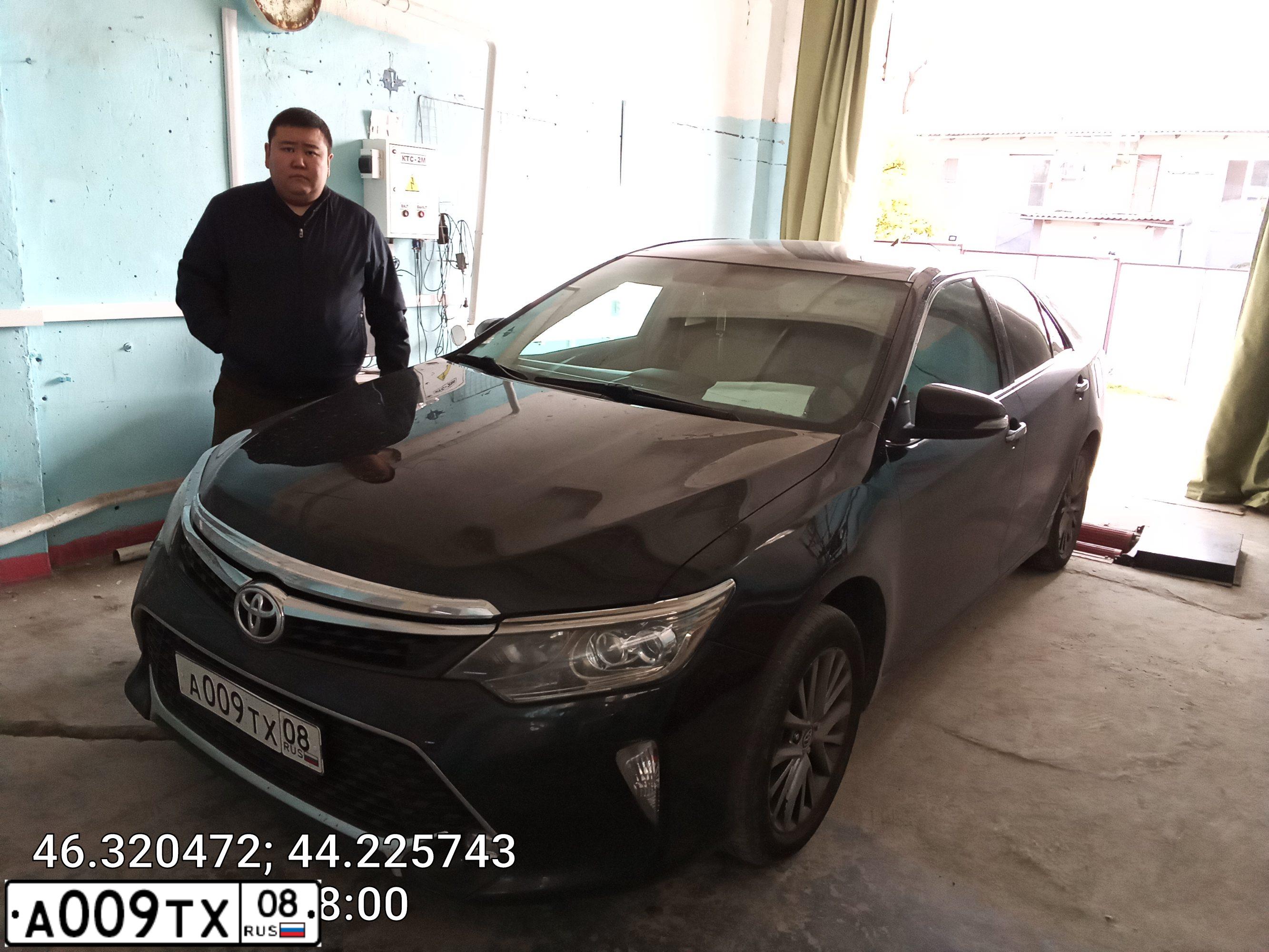 Фото автомобиля TOYOTA CAMRY, 2008 — госномер К674ВА180. Цвет: Серебристый